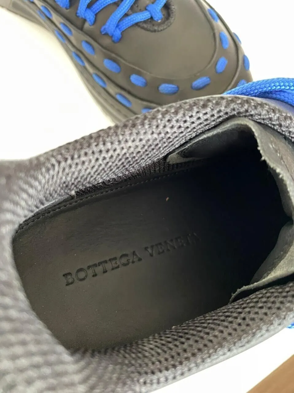 NIB $950 Bottega Veneta Mens Leather Black/Blue Sneakers 8 US (41) 578305 1014