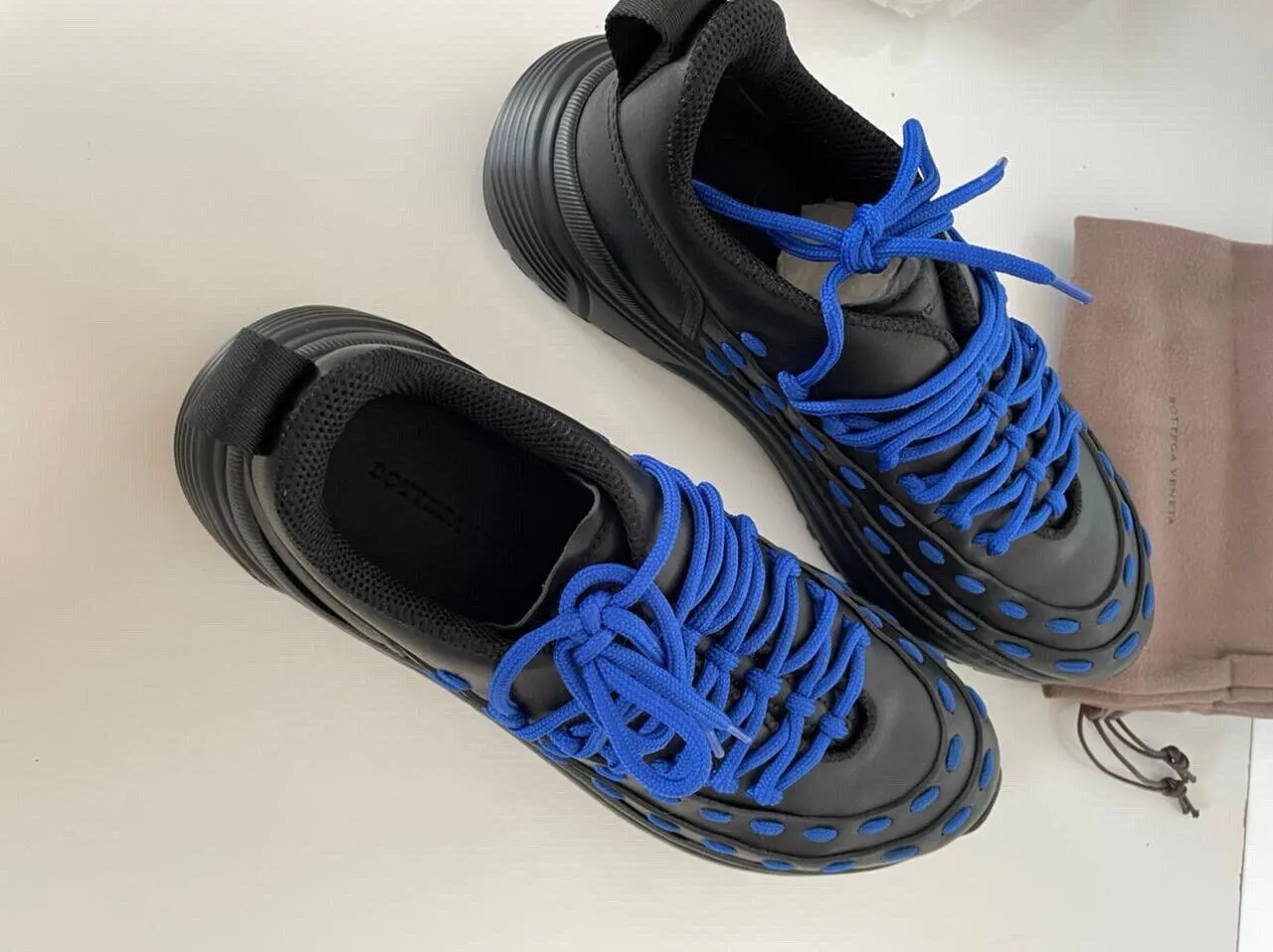 NIB $950 Bottega Veneta Mens Leather Black/Blue Sneakers 8 US (41) 578305 1014