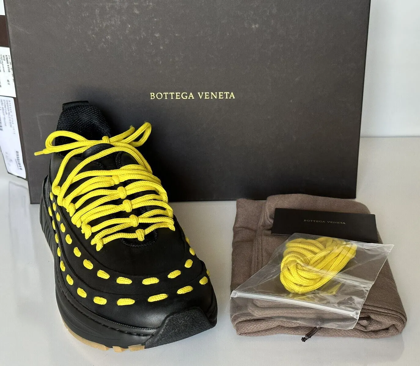 NIB $950 Bottega Veneta Mens Leather Black/Yellow Sneakers 11 US 578305 1013