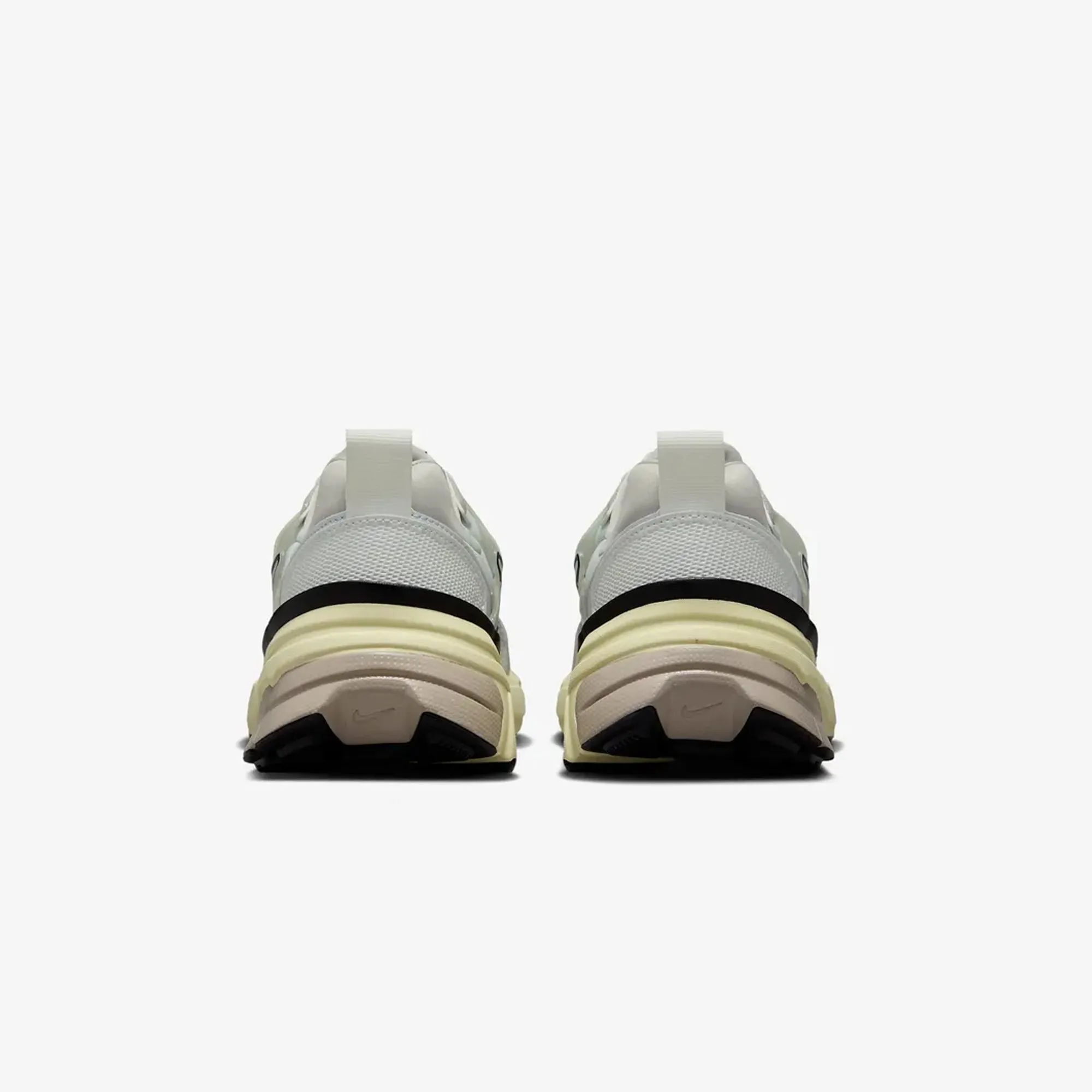 Nike | V2K RUN  { SUMMIT WHITE/METALLIC SILVER