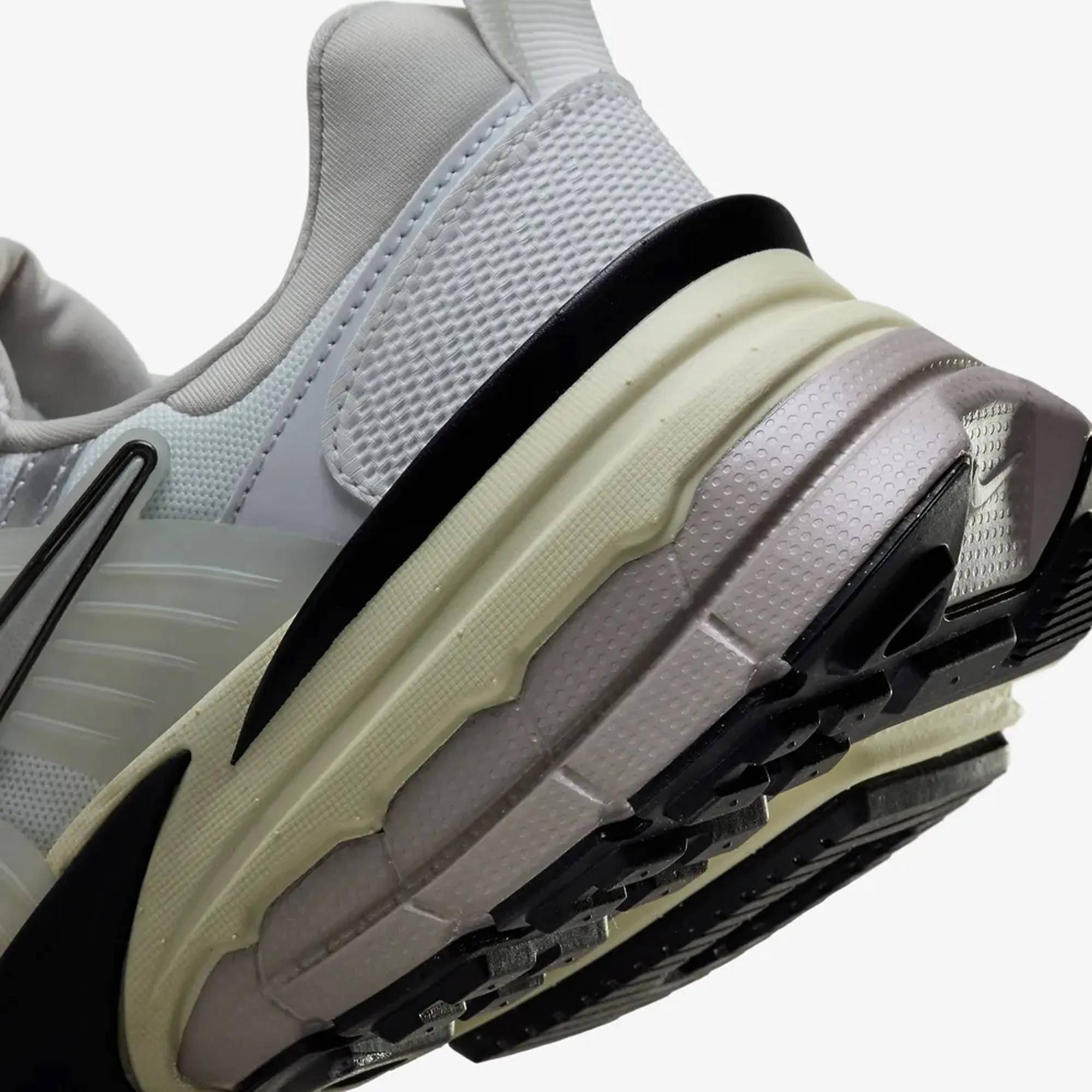 Nike | V2K RUN  { SUMMIT WHITE/METALLIC SILVER