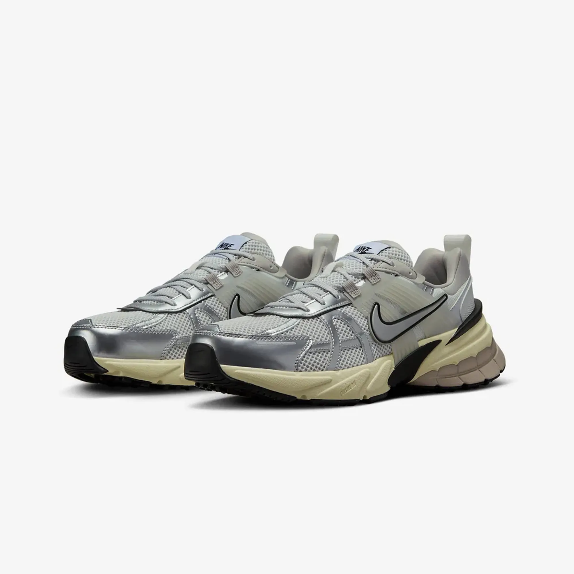 Nike | V2K RUN  { SUMMIT WHITE/METALLIC SILVER