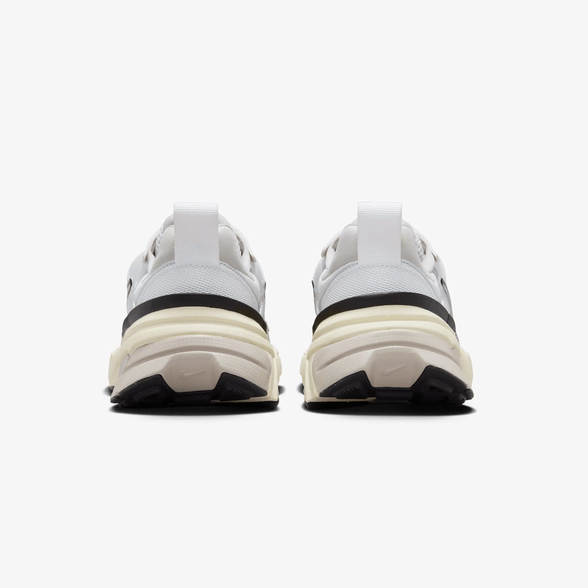 NIKE | WMN'S V2K RUN { SUMMIT WHITE/METALLIC SILVER