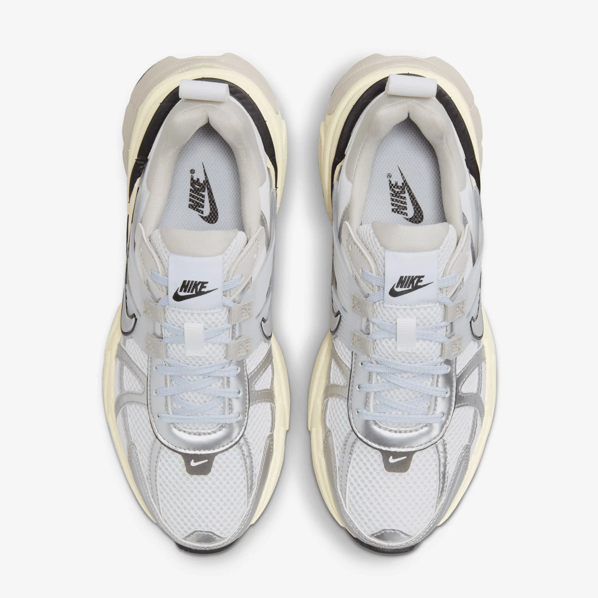 NIKE | WMN'S V2K RUN { SUMMIT WHITE/METALLIC SILVER
