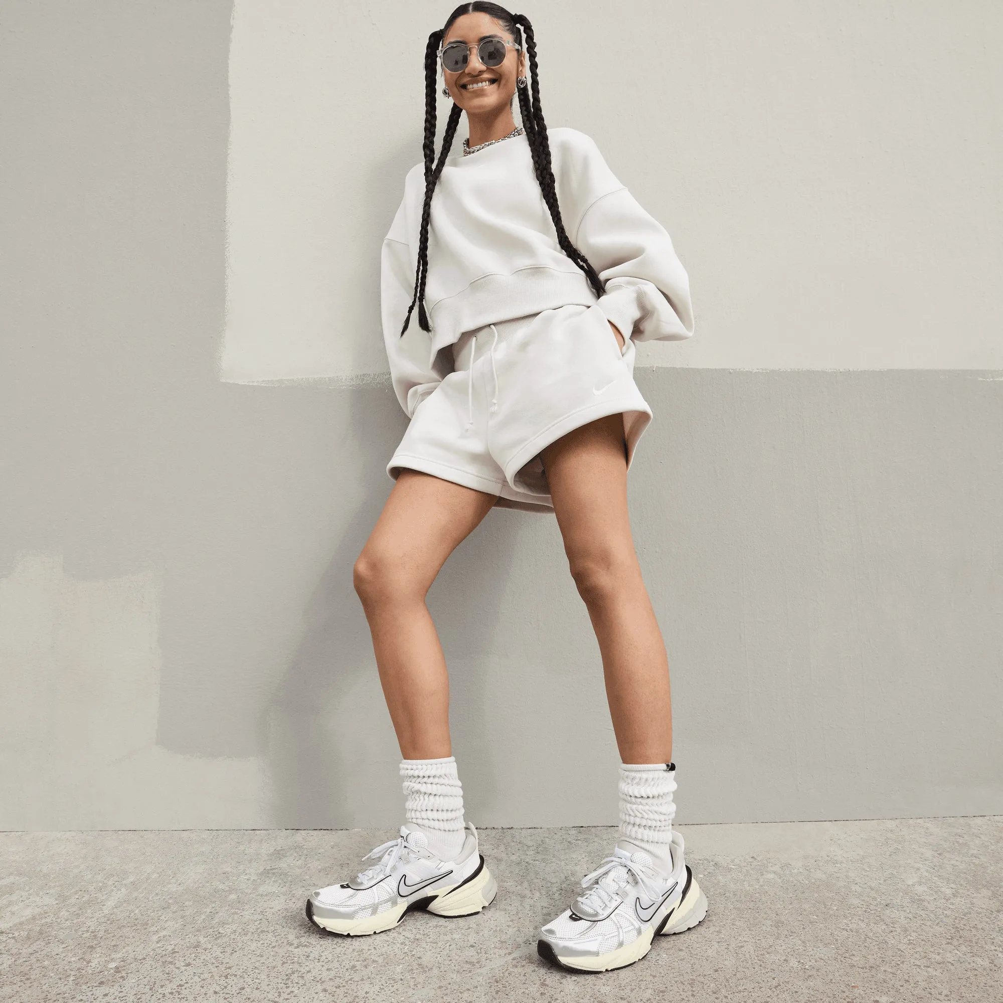 NIKE | WMN'S V2K RUN { SUMMIT WHITE/METALLIC SILVER
