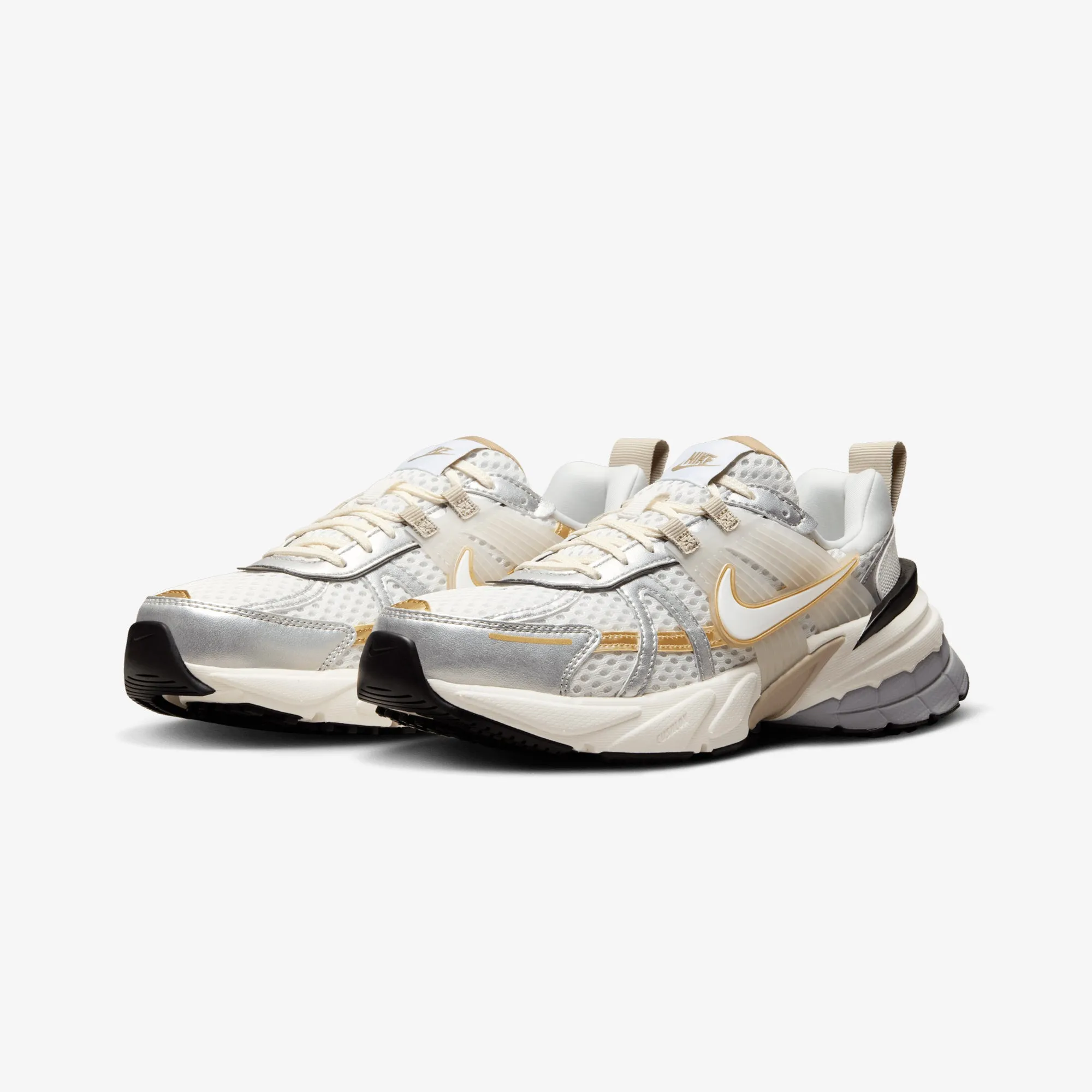 NIKE | WMN'S V2K RUN { WHITE/WHITE-KHAKI-METALLIC SILVER