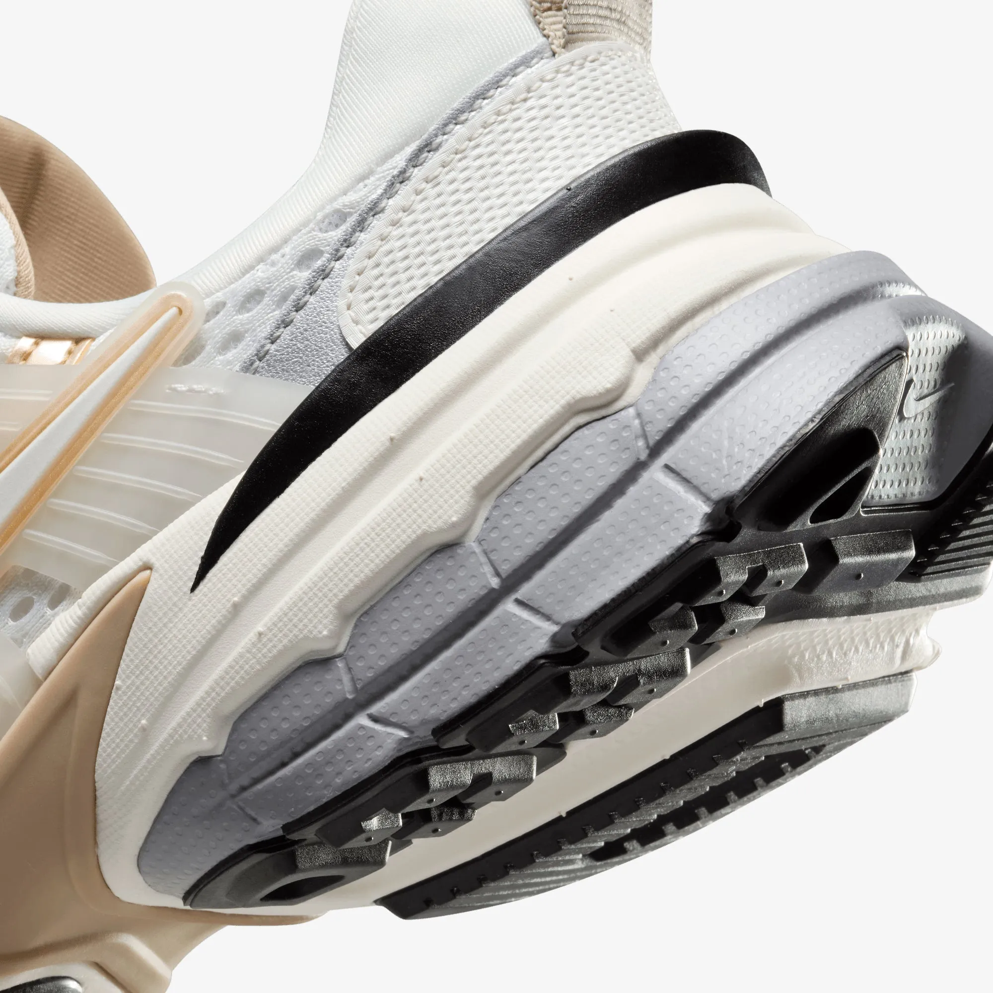 NIKE | WMN'S V2K RUN { WHITE/WHITE-KHAKI-METALLIC SILVER